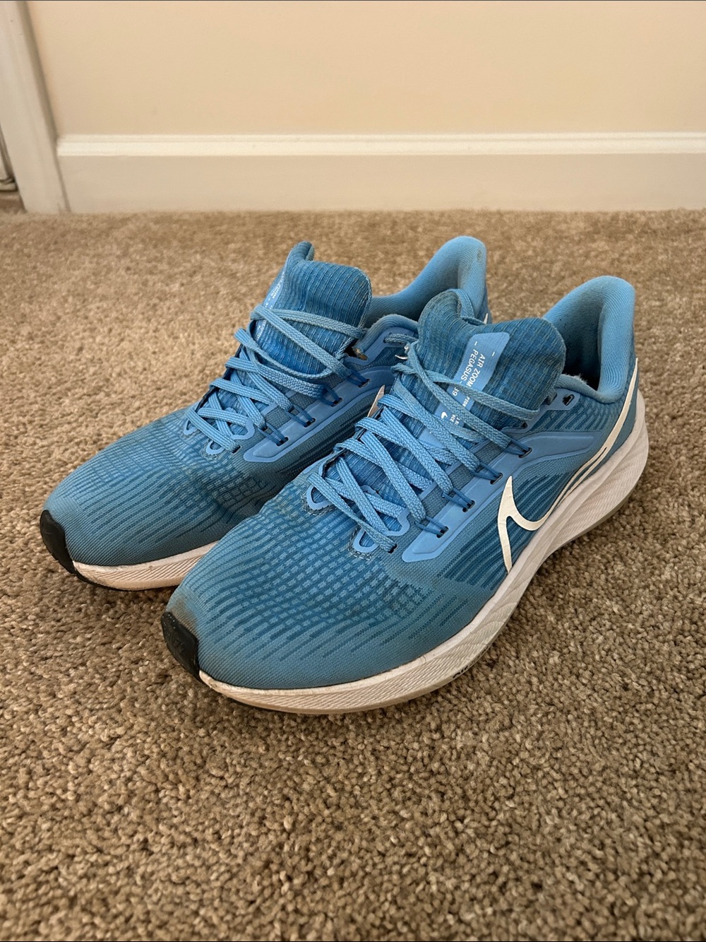 Nike UNC Tar Heels Mens 9.5 Carolina Blue Pegasus 39 Running Sneakers